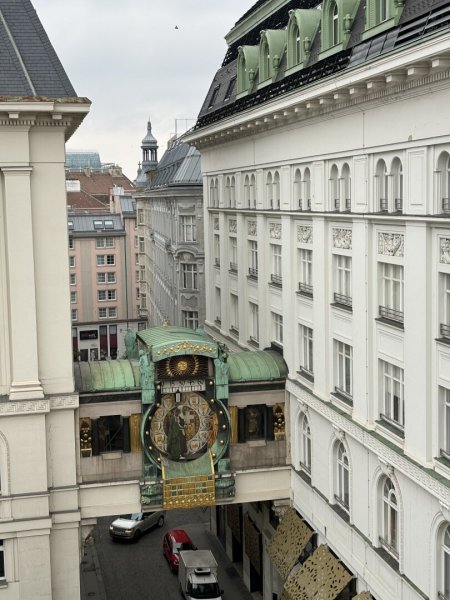 Moderne Stadtwohnung möbliert oder unmöbliert!!