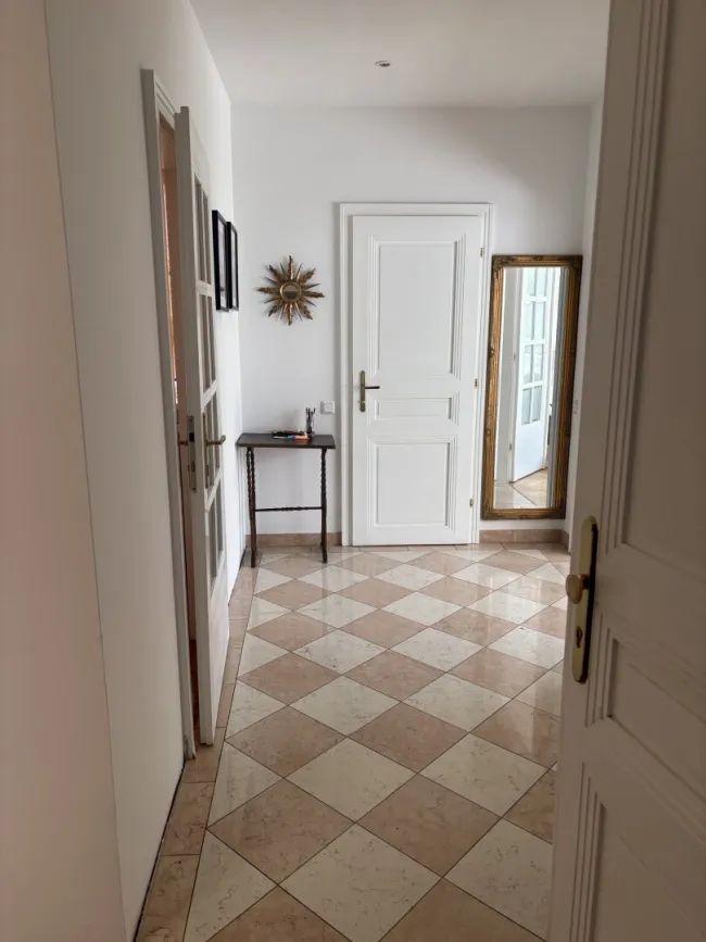 Sehr schöne Dachgeschosswohnung - Nähe Oper! - Bild
