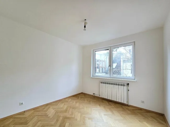 Grosszügige 5-Zimmer Wohnung in ruhiger Hoflage! Ideal für Familien! - Bild