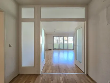 Helle 3-Zimmer Wohnung mit Balkon und top Infrastruktur