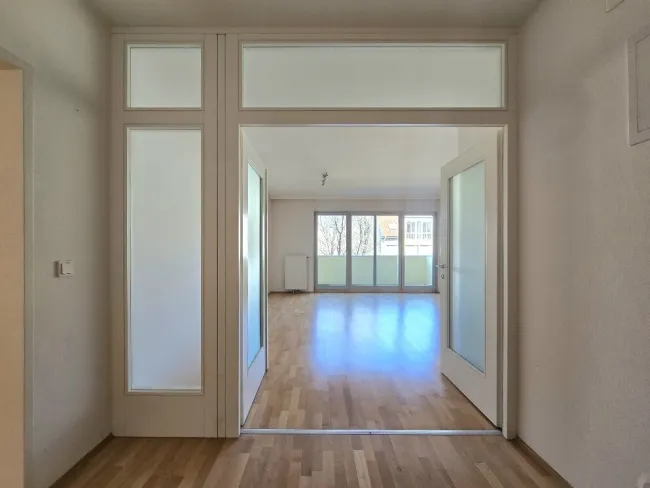 Helle 3-Zimmer Wohnung mit Balkon und top Infrastruktur - Titelbild