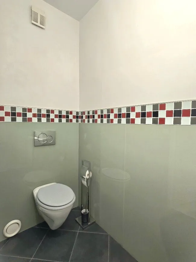 WC mit Handwaschbecken