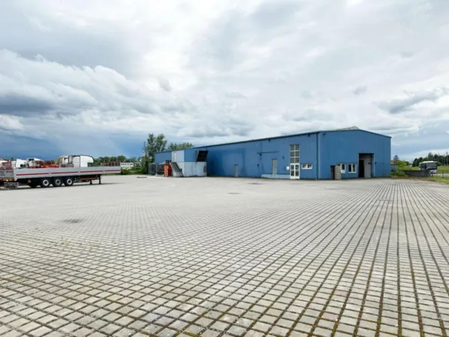 Kalthalle mit großer Freifläche
