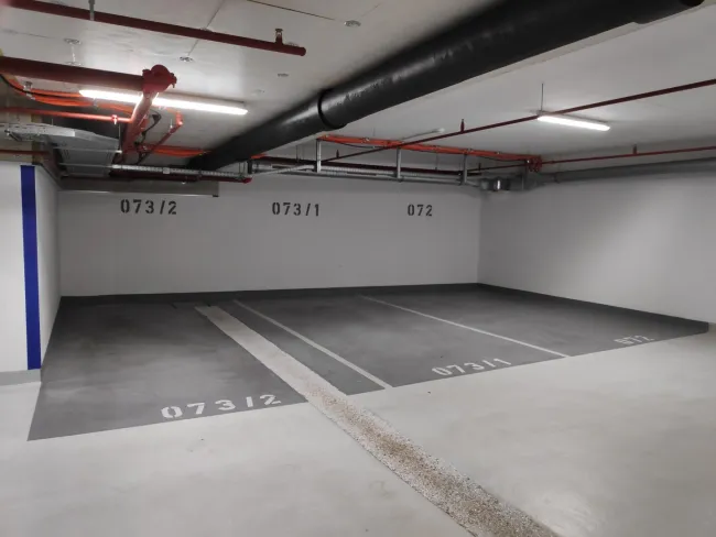 Hauptbahnhof! Großzügiger Garagenplatz in 1100 Wien – ideal für SUV | Anleger & Eigennutzer - Titelbild
