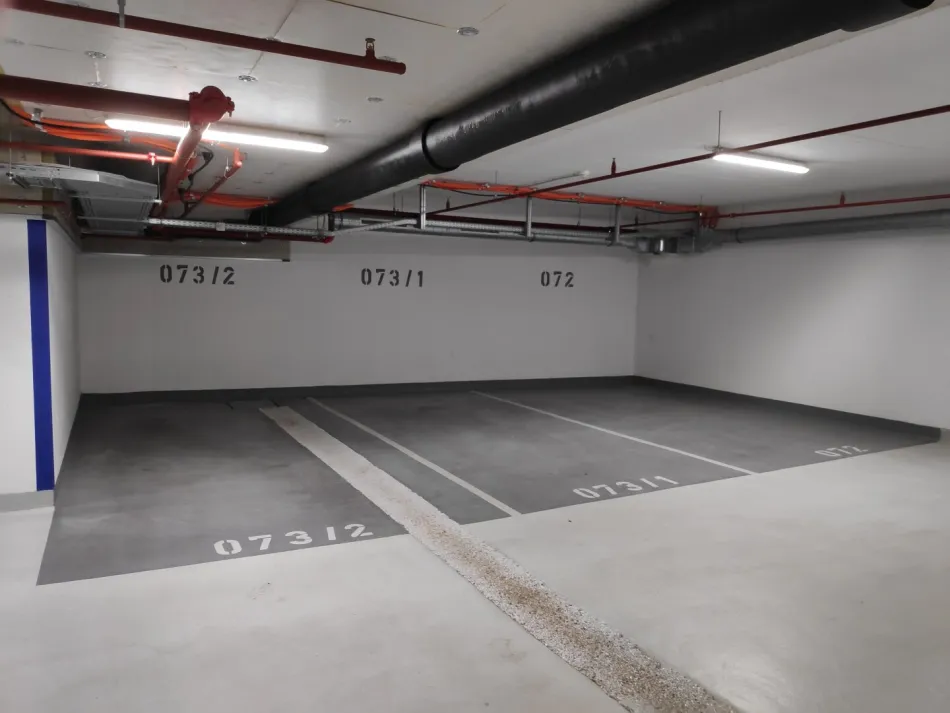 Hauptbahnhof! Großzügiger Garagenplatz in 1100 Wien – ideal für SUV | Anleger & Eigennutzer - Titelbild