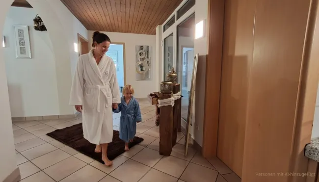 Nach einem gemeinsamen Infrarot-Wärmekabinen besuch ab ins feine Eltern-Schlafzimmer
