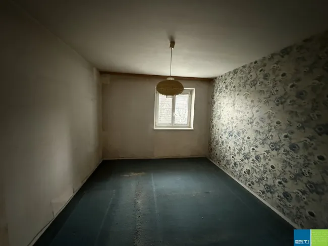 Traismauer: günstige sanierungsbedürftige Kleinwohnung im 1. Obergeschoß - Bild