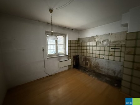 Traismauer: günstige Kleinwohnung im Erdgeschoß (Hochparterre)