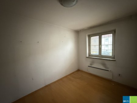Traismauer: günstige Kleinwohnung im Erdgeschoß (Hochparterre)