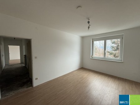 St. Jakob im Rosental/Schlatten: 2 Zimmerwohnung mit Balkon im 1. Obergeschoss