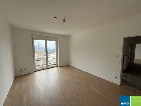 St. Jakob im Rosental/Schlatten: 2 Zimmerwohnung mit Balkon im 1. Obergeschoss