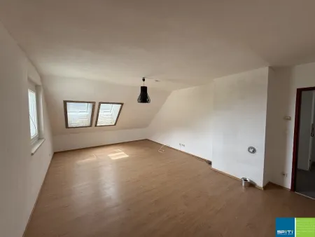 Reißeck / Unterkolbnitz: Großzügige 4 Zimmer- Familienwohnung im 2. OG
