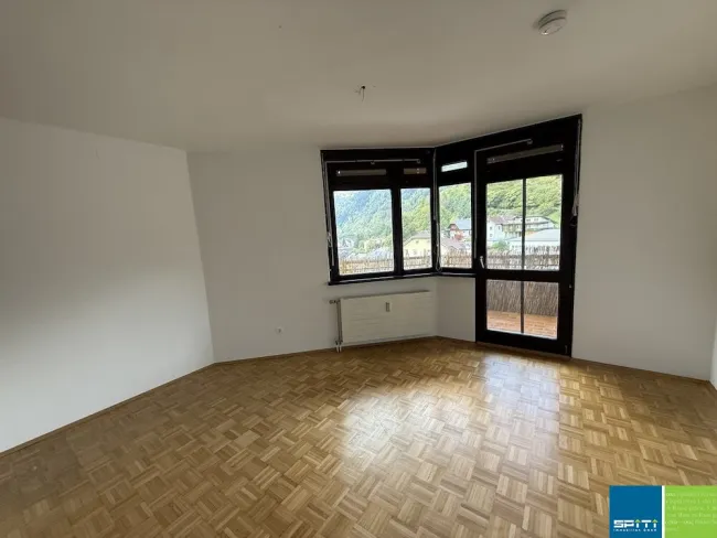 Radenthein: 4 Zimmerwohnung mit Balkon im 4.OG - Titelbild