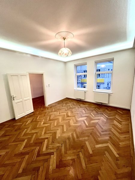 Elegante 4 - Zimmer Altbauwohnung im Zentrum von Gloggnitz