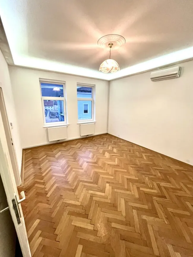 Elegante 4 - Zimmer Altbauwohnung im Zentrum von Gloggnitz - Titelbild
