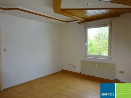 Günstige sanierungsbedürftige 2-Zimmer Anlegerwohnung nähe Red Bull Ring - Bild