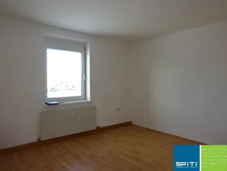 Günstige sanierungsbedürftige 2-Zimmer Anlegerwohnung nähe Red Bull Ring - Bild