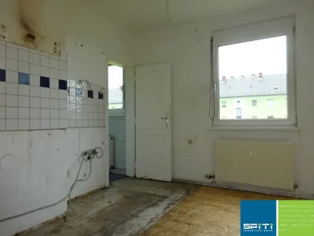 Sanierungsbedürftige 2-Zimmer Anlegerwohnung nähe Red Bull Ring - Titelbild