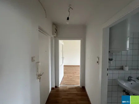 Traismauer: günstige Kleinwohnung im 1.Obergeschoß
