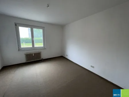 Brückl: Helle 2 Zimmerwohnung im Hochparterre