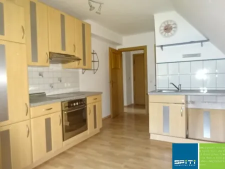 Sanierungsbedürftige 3-Zimmer Dachgeschoß Wohnung mit Gartenanteil in Sankt Michael i.d.Obersteiermark - Bild