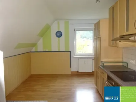 Sanierungsbedürftige 3-Zimmer Dachgeschoß Wohnung mit Gartenanteil in Sankt Michael i.d.Obersteiermark - Bild