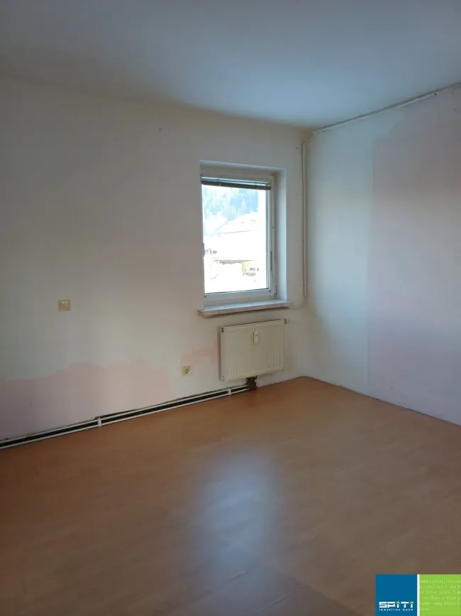 Sanierungsbedürftige 2-Zimmer Wohnung mit Gartenanteil in Sankt Michael i.d.Obersteiermark - Bild