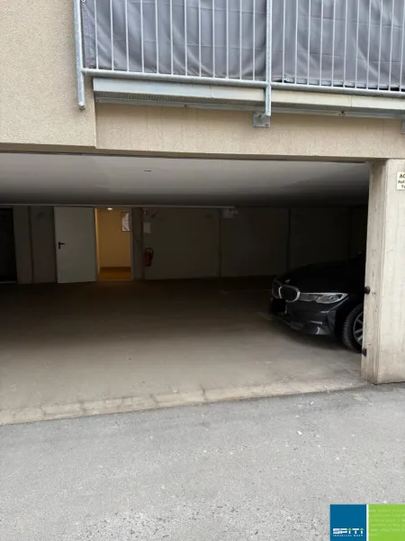 Garagenstellplatz mit elektrischem Tor – Vinzenzgasse 32-34