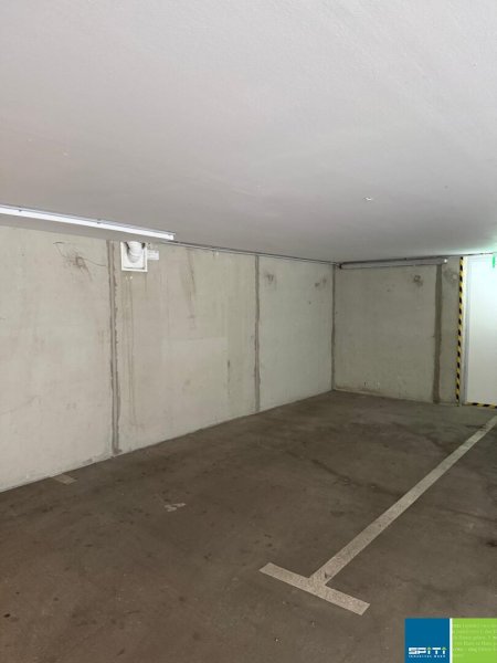 Garagenstellplatz mit elektrischem Tor – Vinzenzgasse 32-34