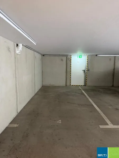 Garagenstellplatz mit elektrischem Tor – Vinzenzgasse 32-34