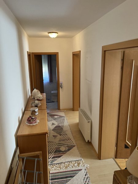 DOPPELHAUSHÄLFTE IM MALERISCHEN URLAUBSGEBIET ZU VERKAUFEN