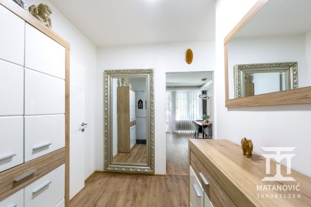 Großzügiger Eingangsbereich der Wohnung