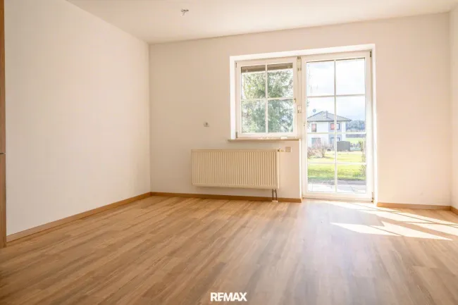Wohnzimmer mit Zugang Terrasse
