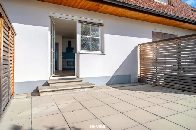 Wohnzimmer mit Zugang Terrasse