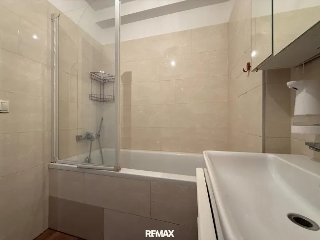Badezimmer mit Badewanne