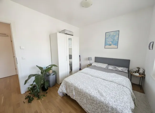 Zimmer 1 mit 11 m²: aktuell als Schlafzimmer genutzt