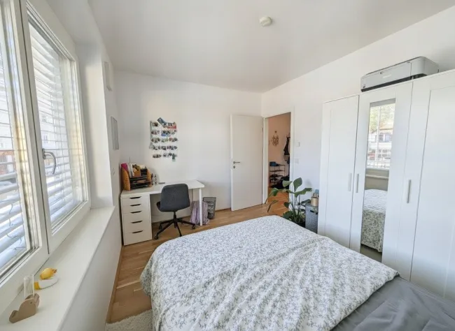 Zimmer 1 mit 11 m²: aktuell als Schlafzimmer genutzt