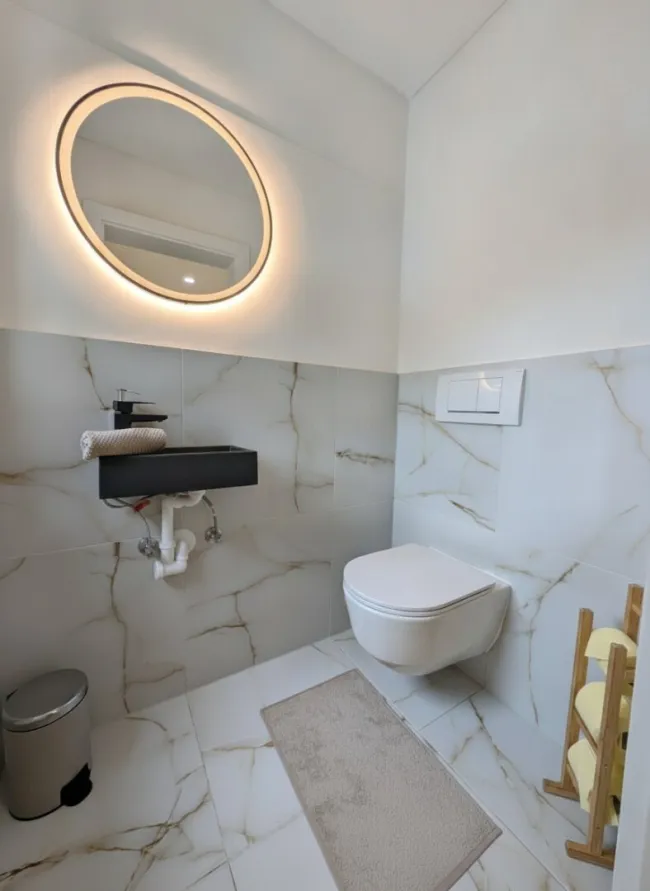 Toilette in Zimmer 4