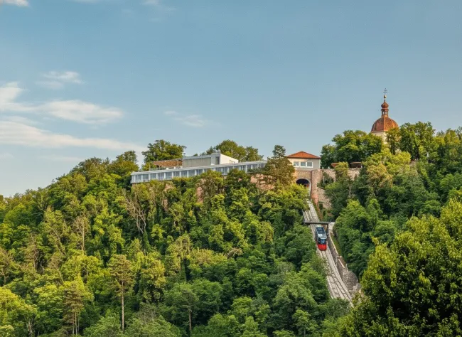 Blick Richtung Schlossbergbahn
