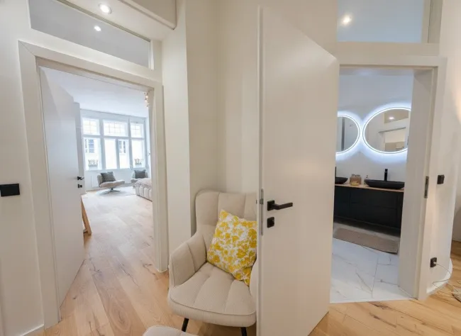 Zimmer 2 & Badezimmer Zugänge