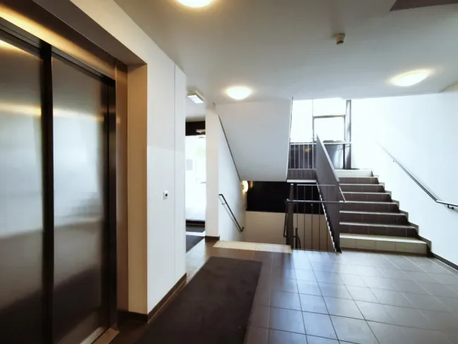 Parkplatz im Wohnhaus 400m von U1 Kagraner Platz - Bild