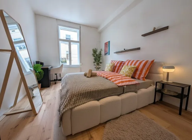 Schlafzimmer 1
