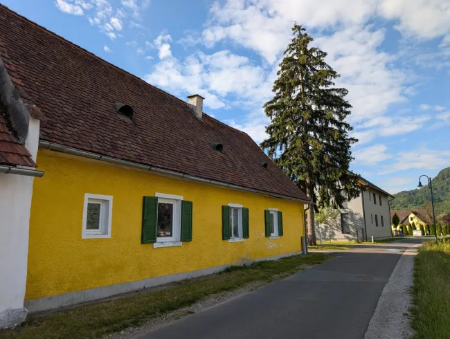 Wohnhaus straßenseitig