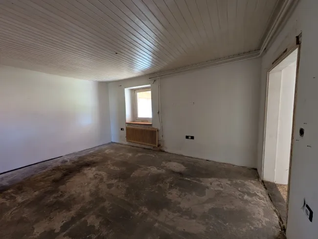 Zimmer 2 (Wohnz.) mit ca. 17,8 m²