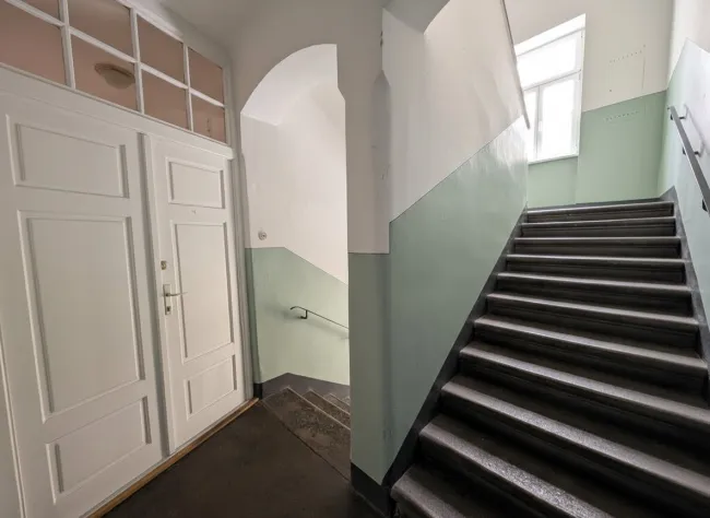 Stiegenhaus (1. OG)