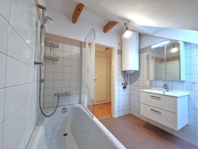 Badezimmer mit Badewanne2