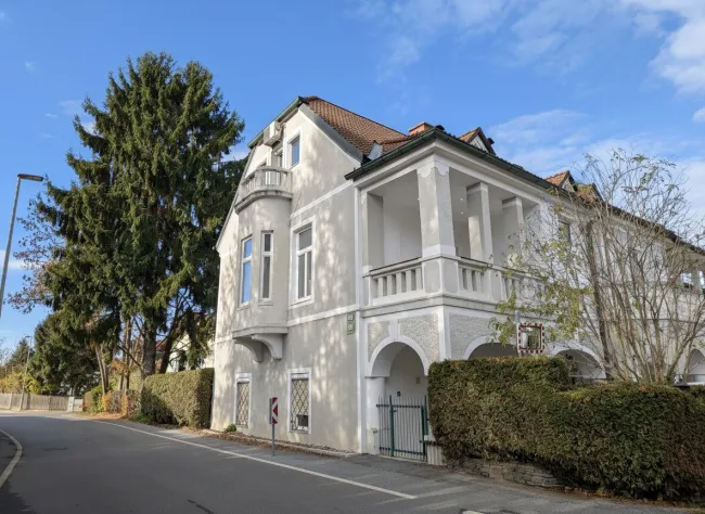 Villen-Residenz Hohenrainstraße: Bezugsfertig mit Charakter – Carport inklusive! - Bild