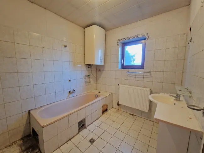 Badezimmer (6,8 m²) im OG