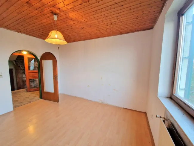 Zimmer 2 (EG) mit 12,9 m²