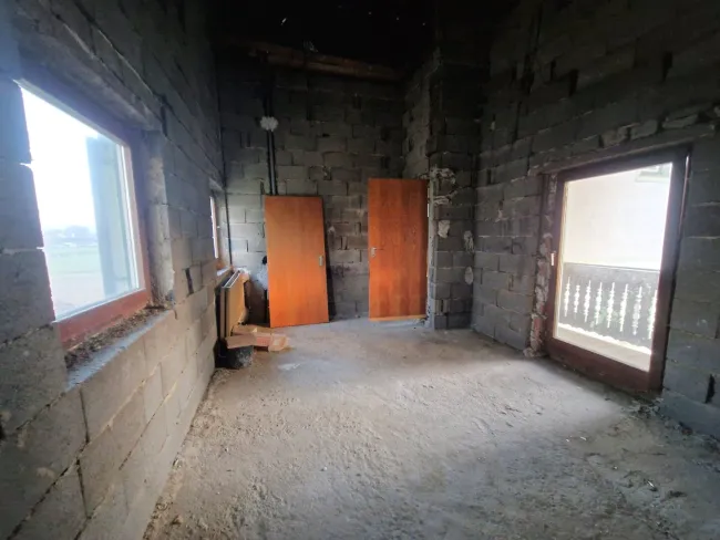 Lagefläche (17,9 m²) mit Balkon in Zwischenstockwerk